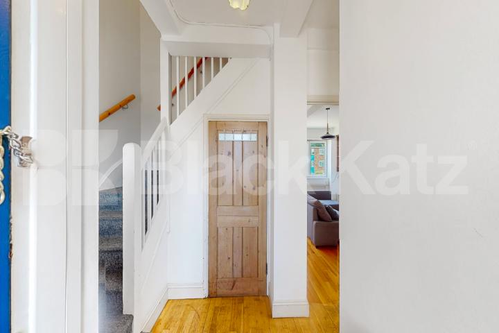 Spacious and bright, split level four bedroom property in London Bridge Lockyer Estate, Kipling Street, London Bridge
